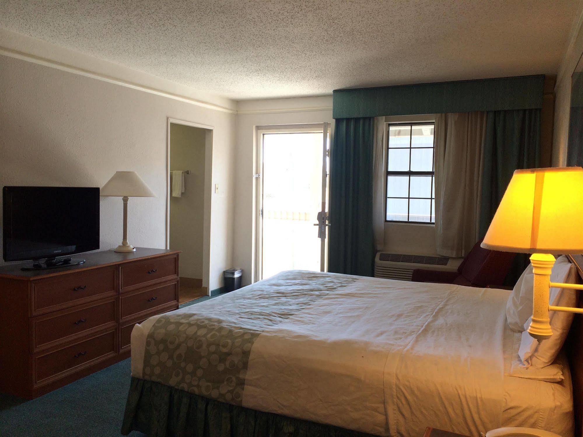 Hemp Inn Oklahoma City South Bagian luar foto