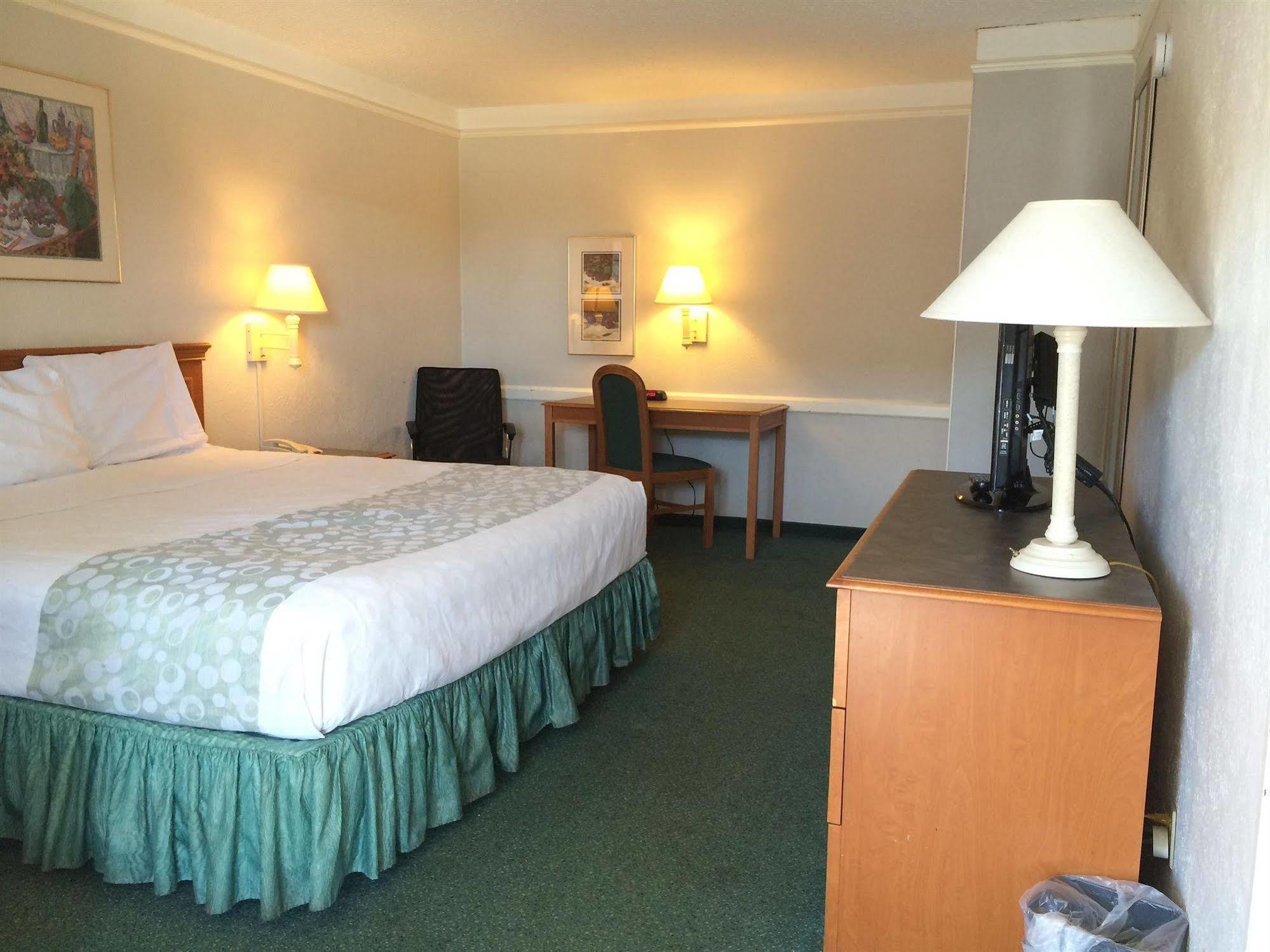 Hemp Inn Oklahoma City South Bagian luar foto