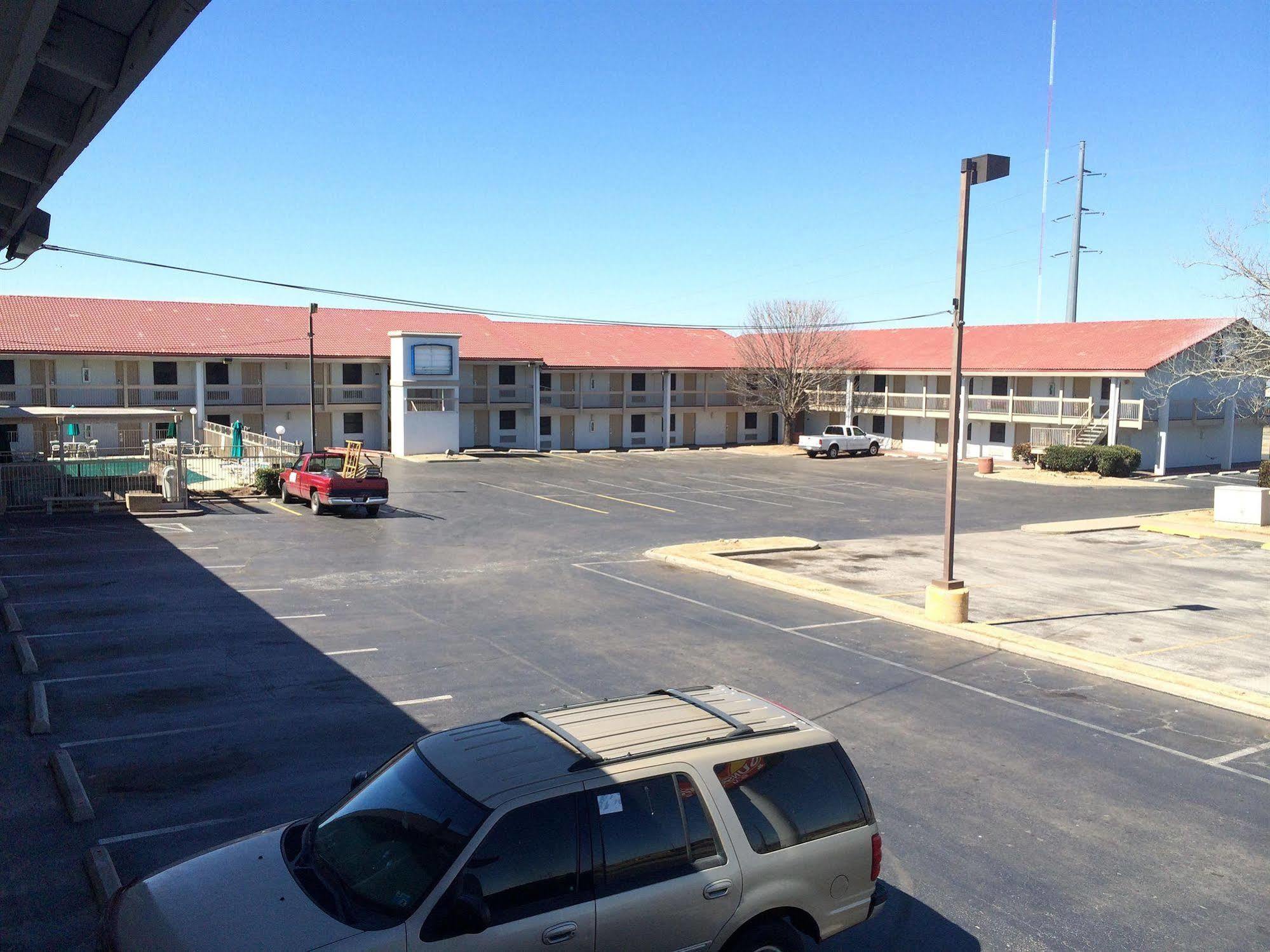 Hemp Inn Oklahoma City South Bagian luar foto